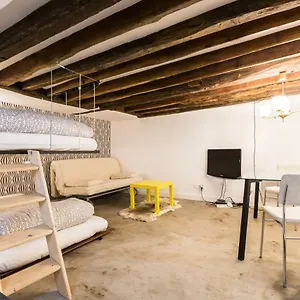 Charming 20m² Near Le Marais France